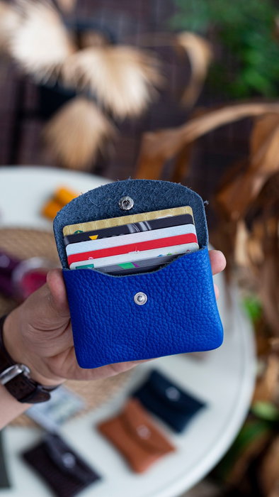 Zoozie Bags Tarjetero en Azul Sajón de Piel Auténtica